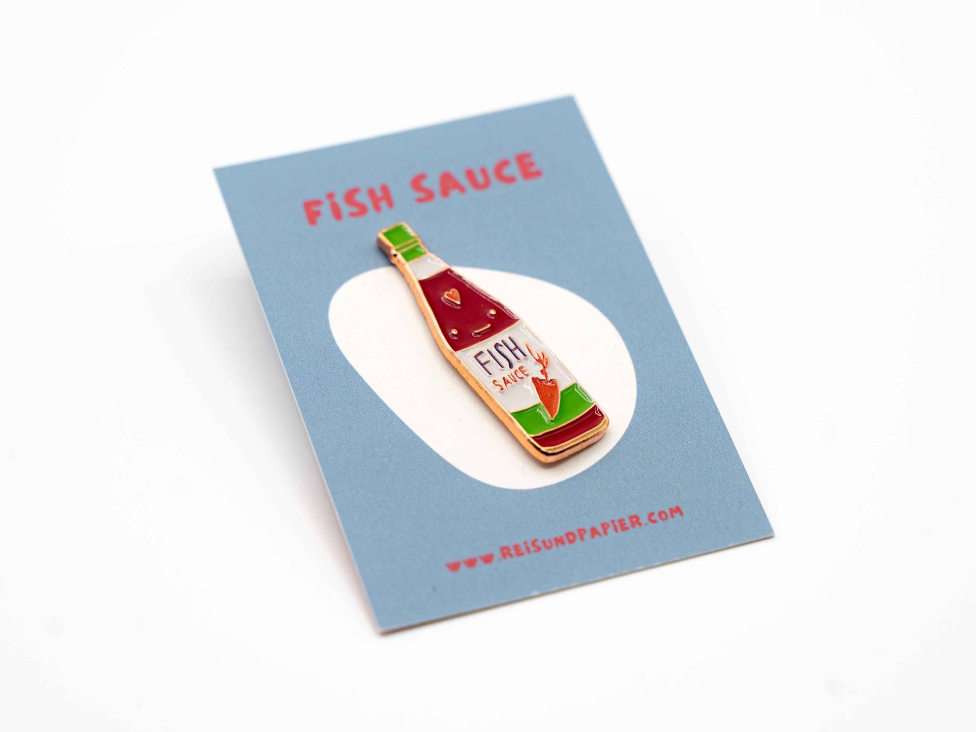 Reisundpapier Food Soft Enamel Pin Fish Sauce | Nuoc Mam Kawaii Cute Anstecknadel Reisundpapier Food Soft Enamel Pin Fish Sauce | Nuoc Mam Kawaii Cute Anstecknadel von ReisundpapierShop