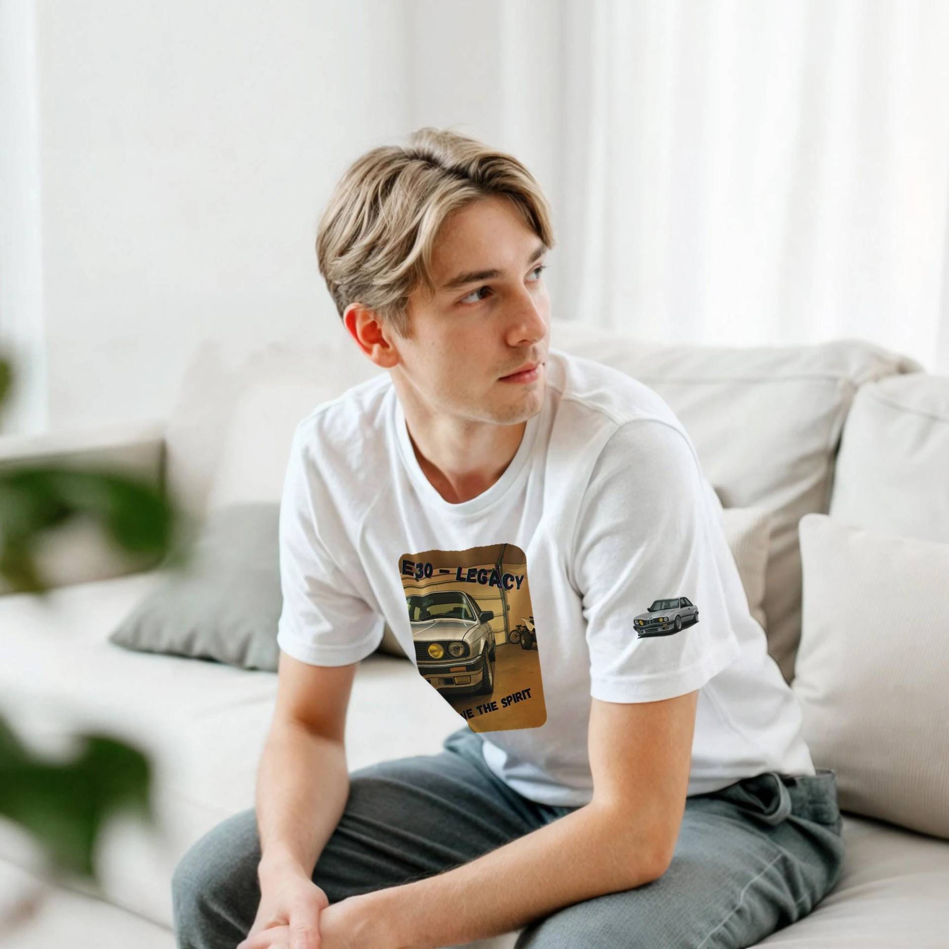 Bmw E30 Classic Spirit Unisex Crewneck T-Shirt von ReitOneDesign