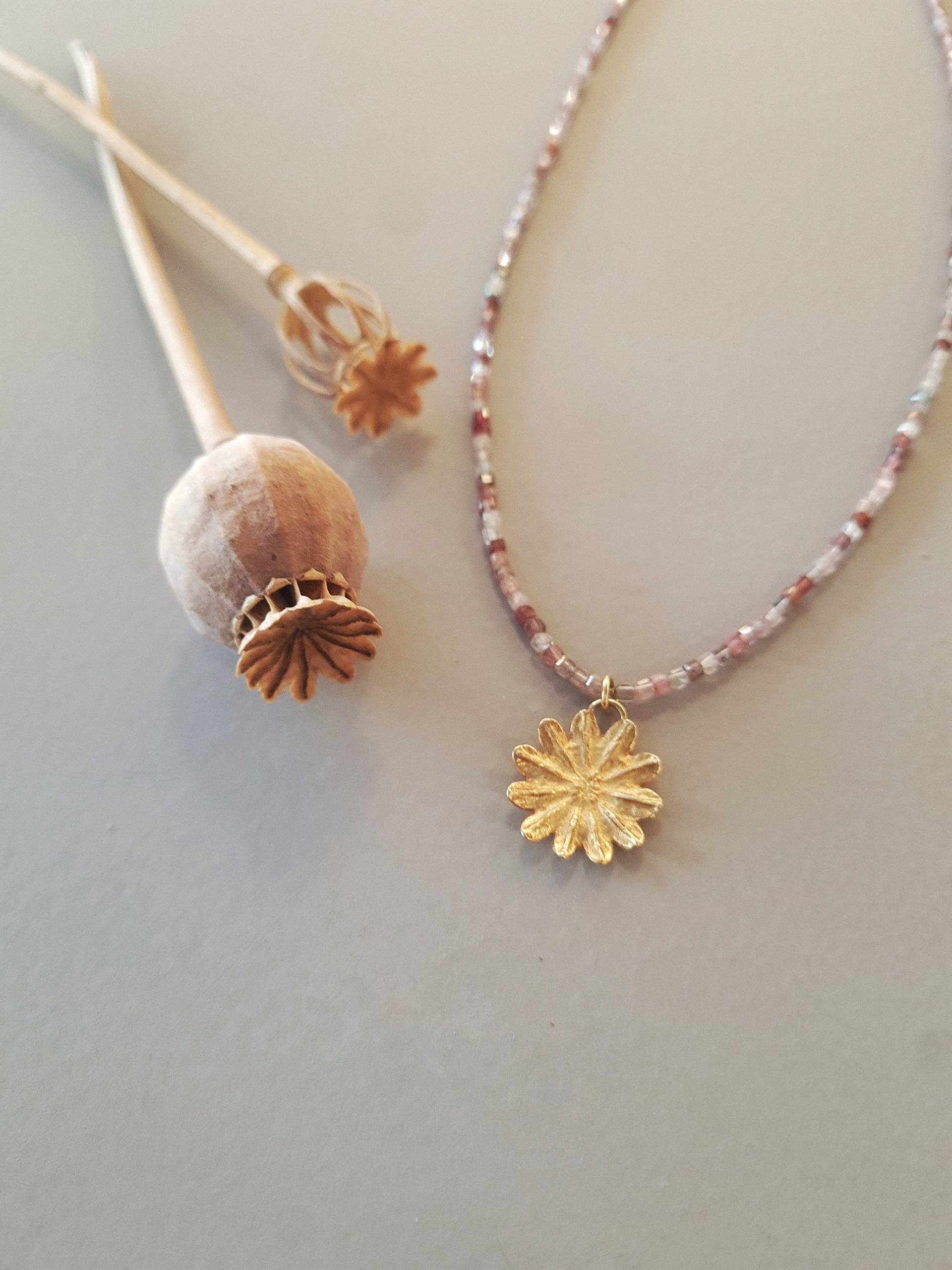 Mohnkapsel Collier Turmalin Naturschmuck Mit Zeitloser Eleganz Mohnkapsel Collier Turmalin Naturschmuck Mit Zeitloser Eleganz von ReizigNaturformen