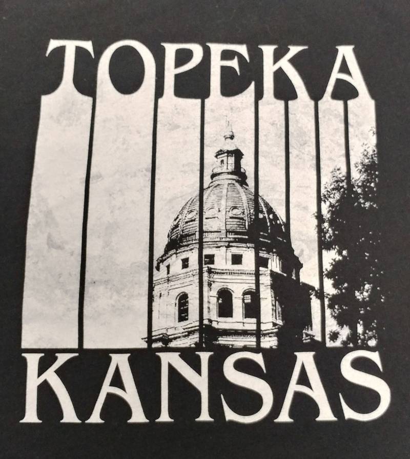 Topeka Kansas Capklemme Gebäude Bella + Canvas Unisex T-Shirt Topeka Kansas Capklemme Gebäude Bella + Canvas Unisex T-Shirt von ReliantApparel