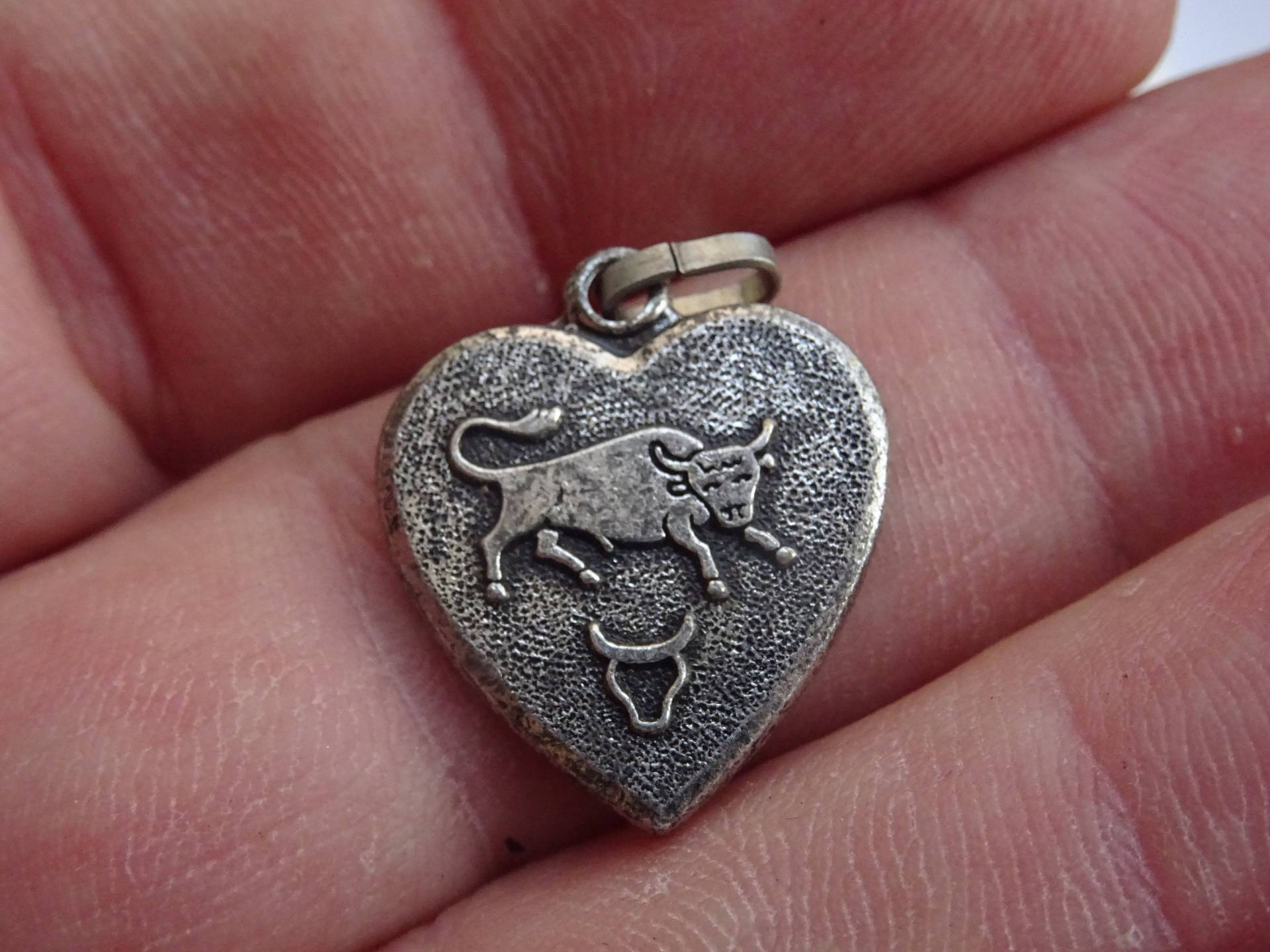 Vintage Versilberte Zodiac Konstellation Medaille Anhänger Charme Medaillon Zeichen Des Taurus. | Stier 10 von Religious
