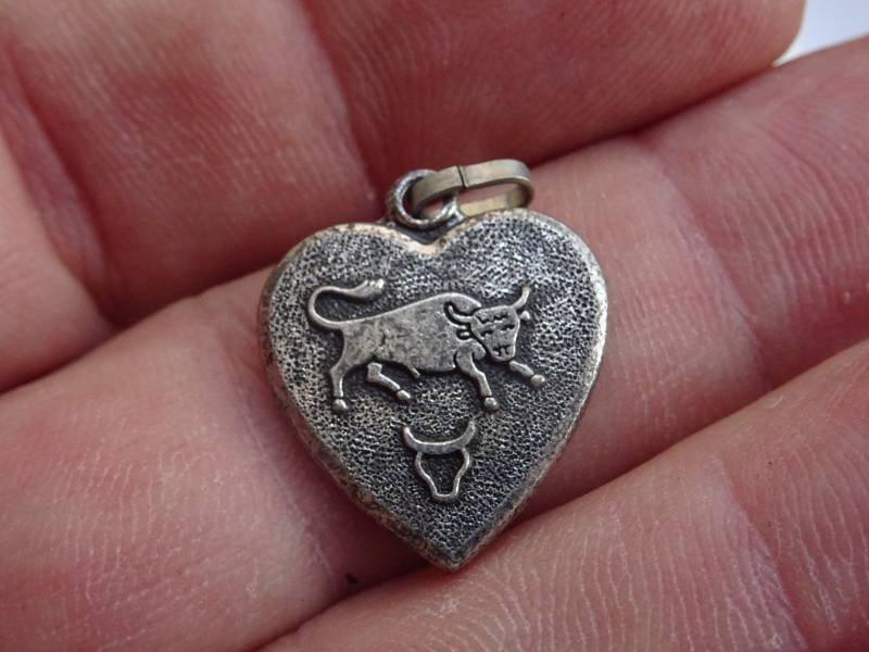 Vintage Versilberte Zodiac Konstellation Medaille Anhänger Charme Medaillon Zeichen Des Taurus. | Stier 10 von Religious