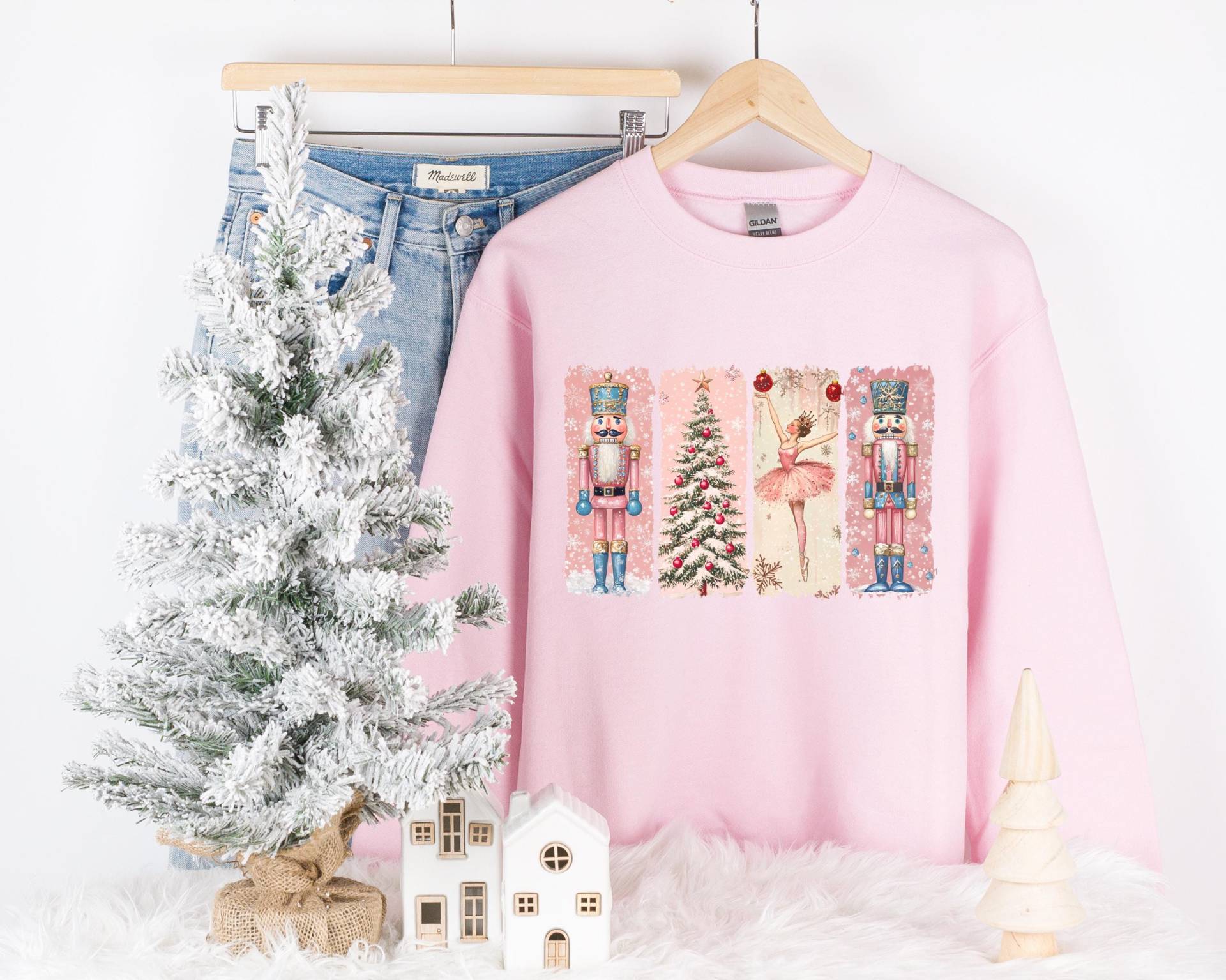 Pink Christmas Sweatshirt, Sweater, Shirt, Xmas, Gift, Christmas, Gifts von RelleFromTheBlog