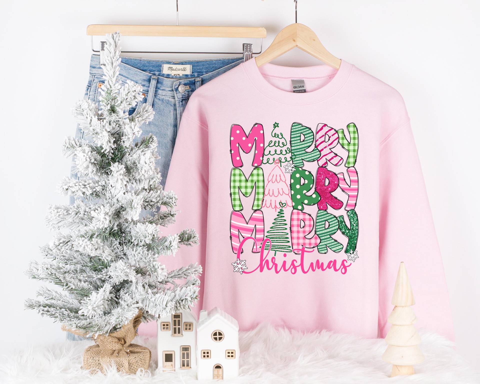 Pink Christmas Sweatshirt, Sweater, Shirt, Xmas, Gift, Christmas, Gifts von RelleFromTheBlog