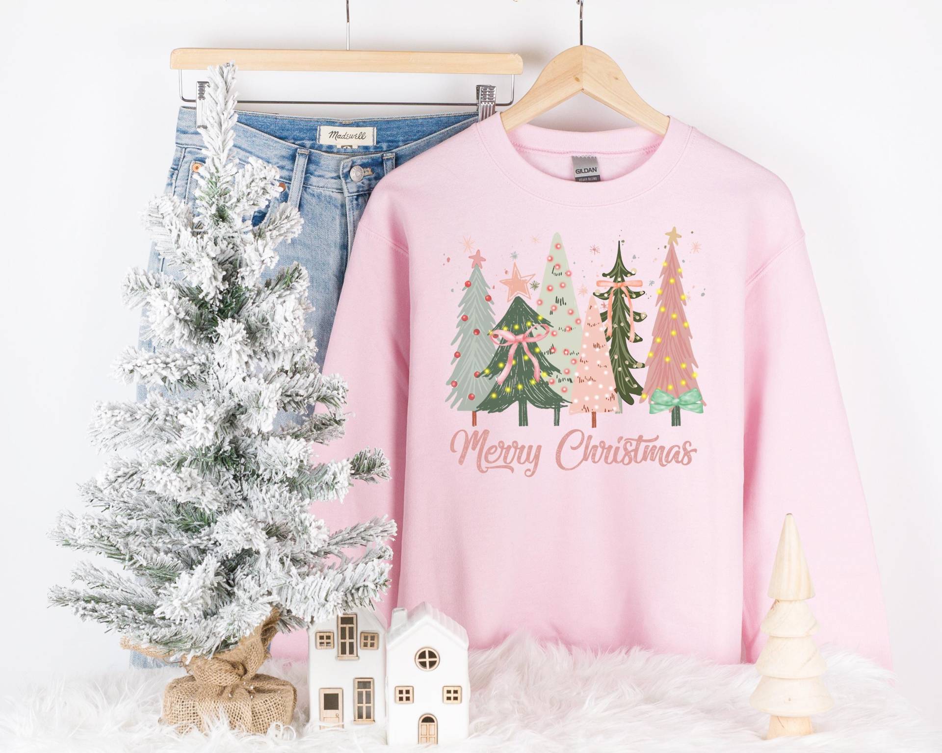 Pink Christmas Sweatshirt, Sweater, Shirt, Xmas, Gift, Christmas, Gifts von RelleFromTheBlog