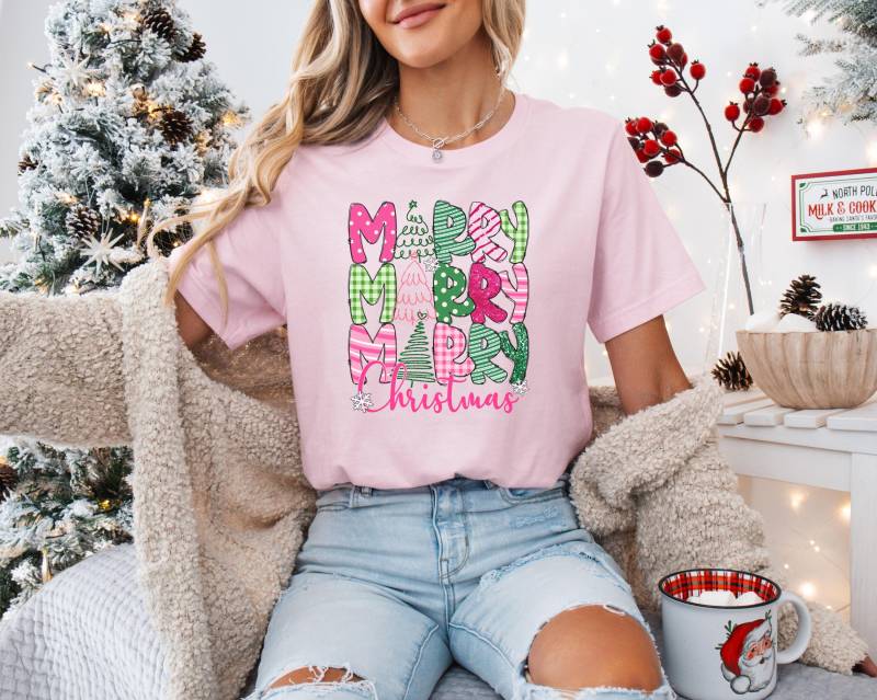 Pink Christmas Tshirt, Shirt, Christmas, Gift, Retro Gifts von RelleFromTheBlog