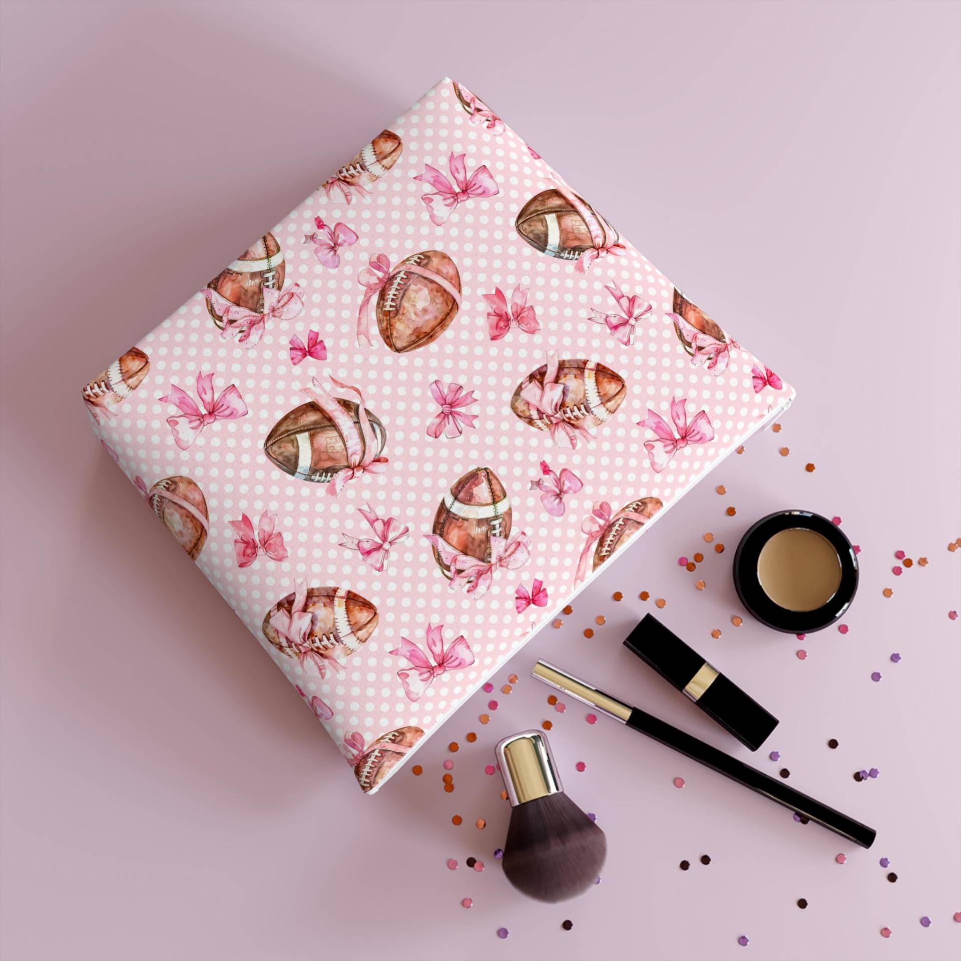 Touchdown Cosmetic Bag von RelleFromTheBlog
