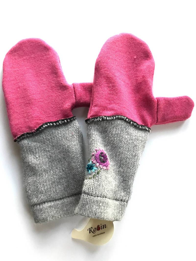 Neue Und Upcycled Recycelte Gefütterte Gestickte Pullover Handschuhe in Rosa Grau. Warm Kuschelig von RelovedFabrics