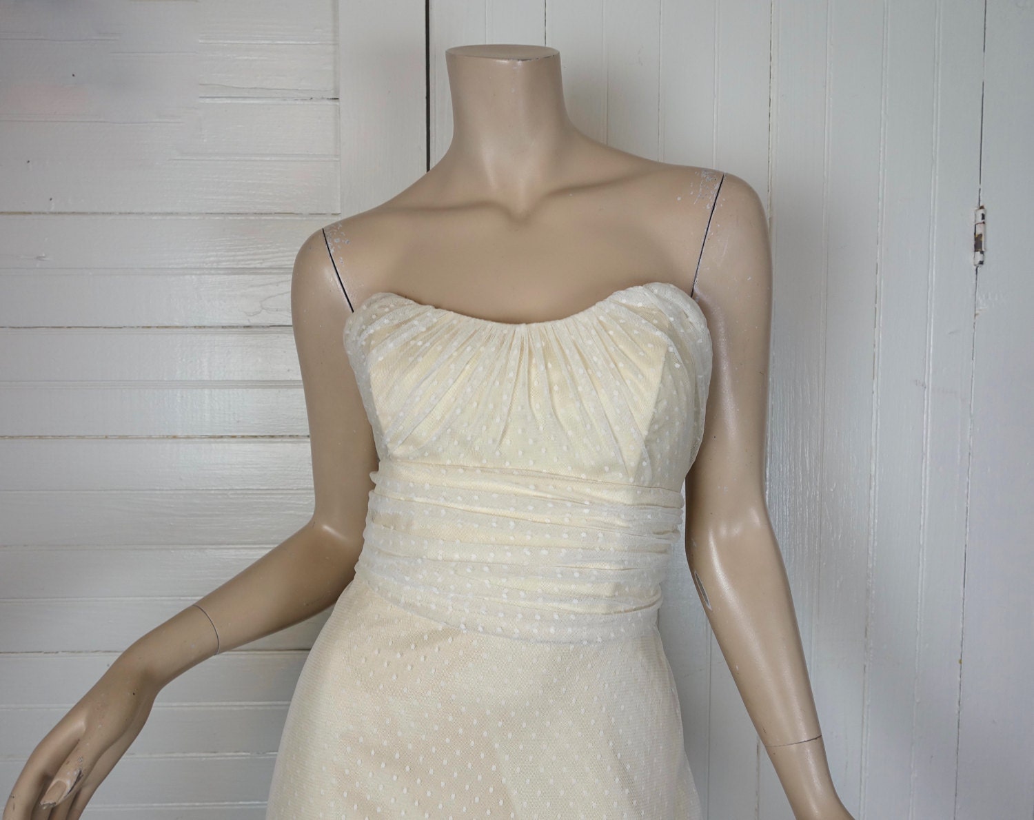 90Er Minimal Brautkleid - Netz/Spitze Tüll Trägerlos 1990Er Jahre 90Er Minimal Brautkleid - Netz/Spitze Tüll Trägerlos 1990Er Jahre von ReluctantDamsel