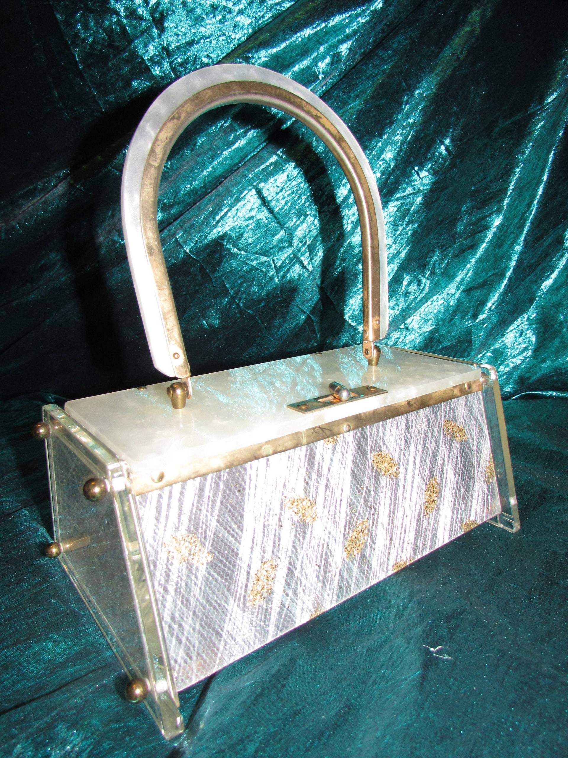 Vintage Einzigartige Form Clear Lucite Mit Weißen Fäden Und Gold Konfetti Material Klare Seiten-Weiß Perlmuttfarbener Deckel von RememberMaMa
