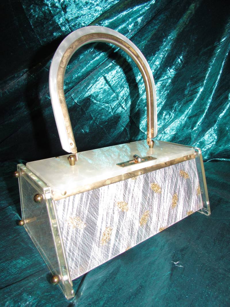 Vintage Einzigartige Form Clear Lucite Mit Weißen Fäden Und Gold Konfetti Material Klare Seiten-Weiß Perlmuttfarbener Deckel von RememberMaMa