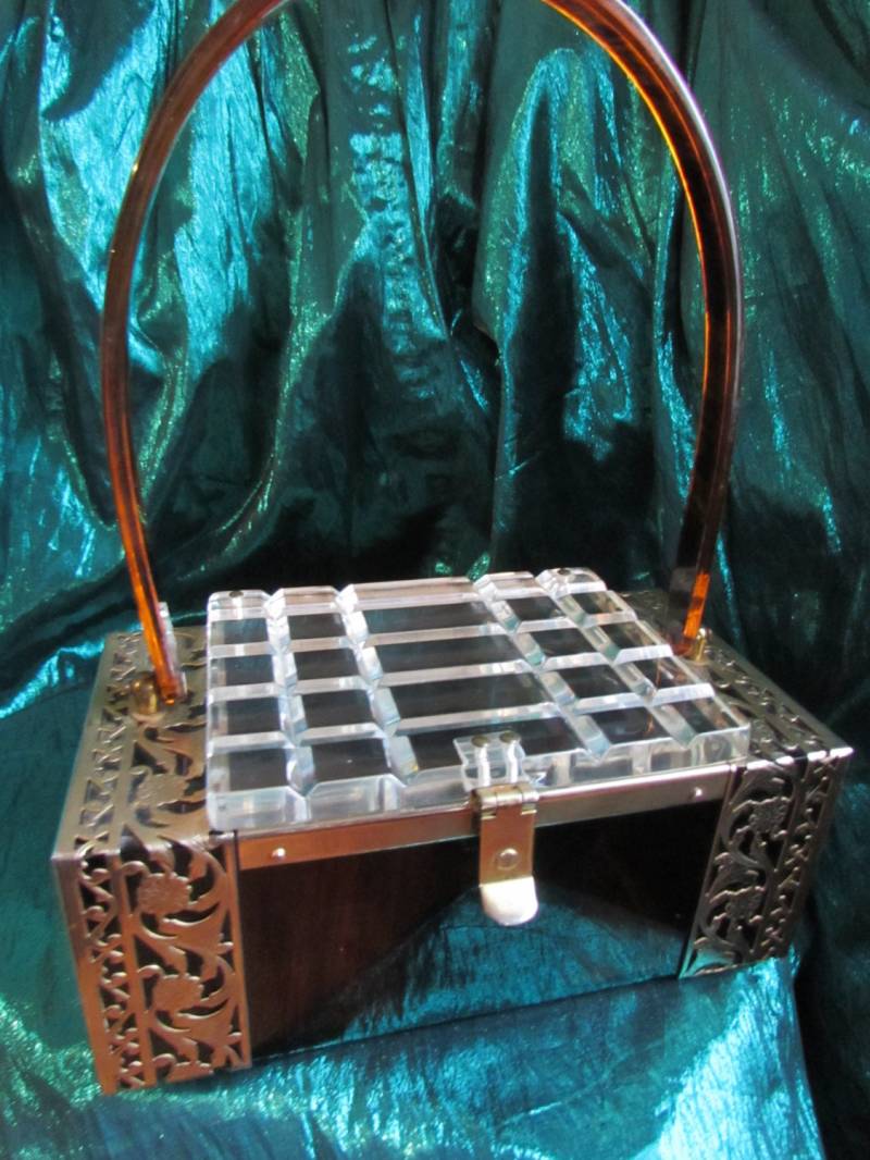 Vintage Tiroler Boxed Form Tiger Gestreift Lucite Portemonnaie Beschnitten Mit Gold Filigran Einem Dicken Klar Erhabenen Geschliffenen Deckel B7 von RememberMaMa