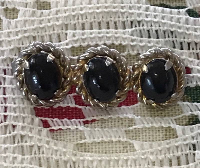 Vintage 12K Gold Filled Kleine Onyx Brosche/Pin Vintage 12K Gold Filled Kleine Onyx Brosche/Pin von RememberWhenByMaryB
