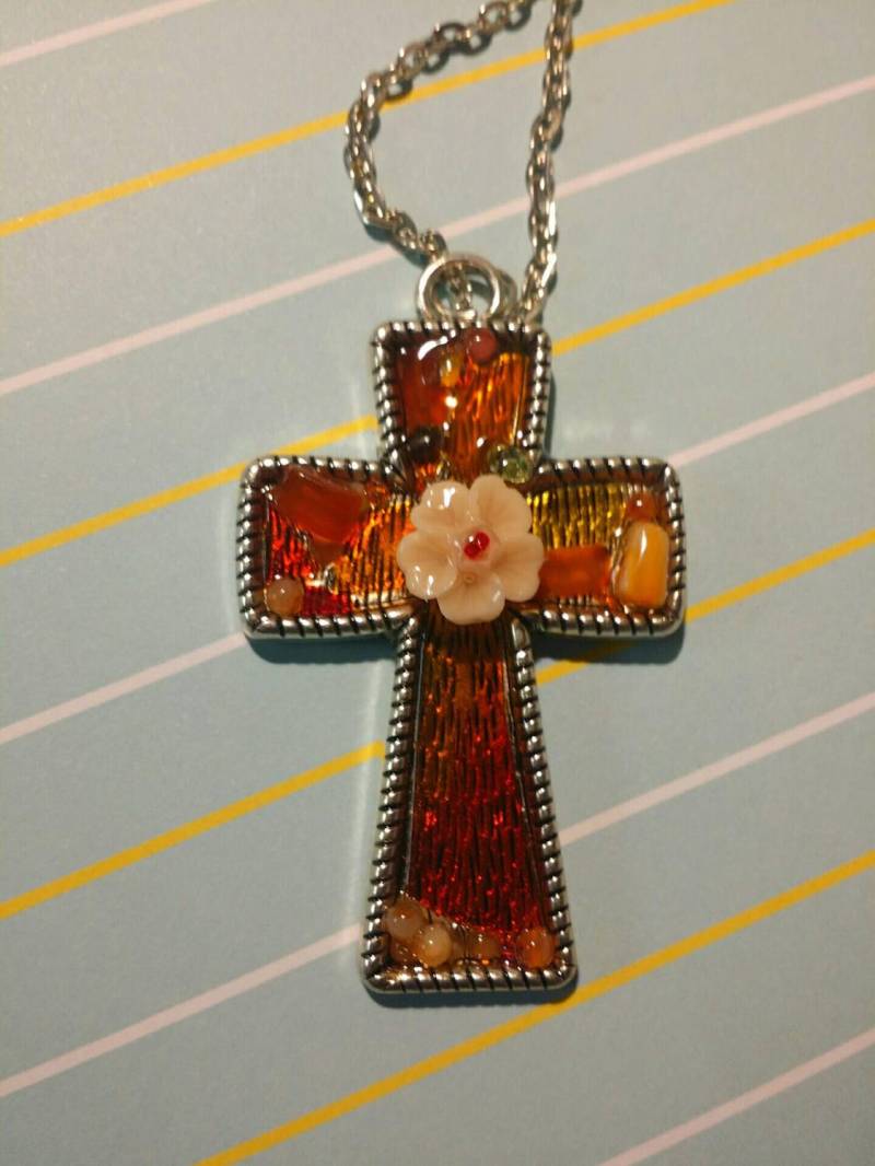 Feurige Kreuz Glasmalerei Shadowbox Anhänger Feurige Kreuz Glasmalerei Shadowbox Anhänger von RemembrancesofYours