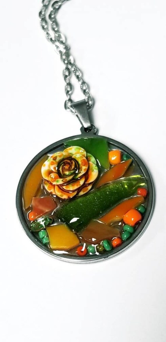 Orange Blume Collage Halskette Shadowbox Mosaik Anhänger Orange Blume Collage Halskette Shadowbox Mosaik Anhänger von RemembrancesofYours
