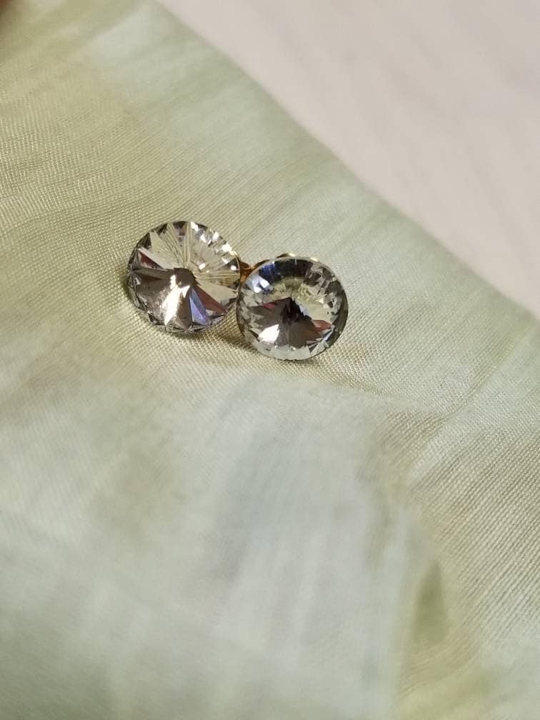 Vintage Leuchtende 8mm Strass Ohrstecker von RemembrancesofYours