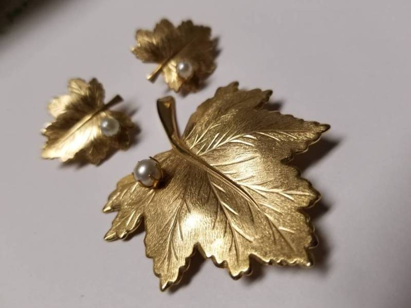 Vintage Sarah Coventry Ahornblatt Ohrclips & Brosche 1968 Vintage Sarah Coventry Ahornblatt Ohrclips & Brosche 1968 von RemembrancesofYours