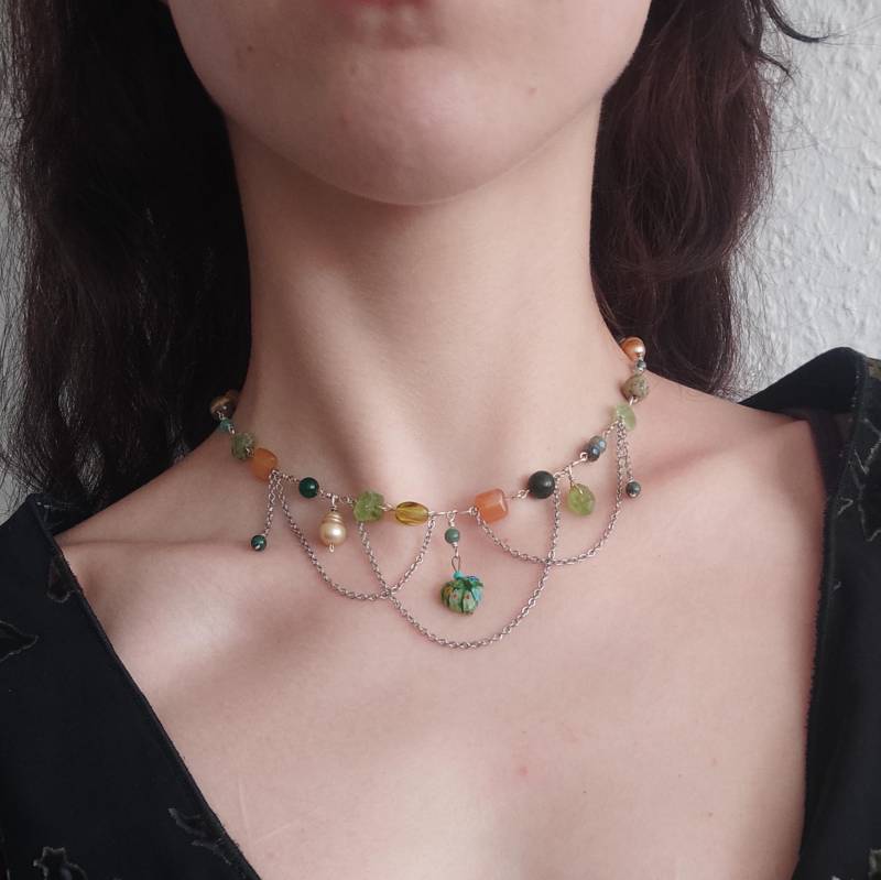 Waldfeen Edelstein Kette Mit Peridots Und Perlen von RemiPearls