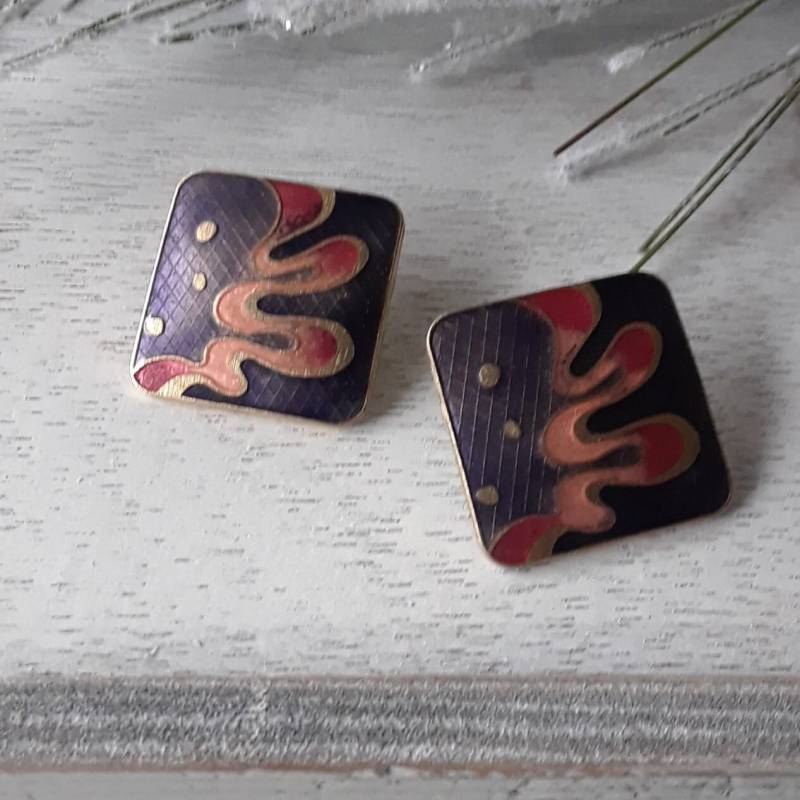 Abstrakte Cloisonné Pink & Purple Swirl Goldtone Avantgarde Ohrstecker 1 "Quadrat Abstrakte Cloisonné Pink & Purple Swirl Goldtone Avantgarde Ohrstecker 1 "Quadrat von ReminisceVintage