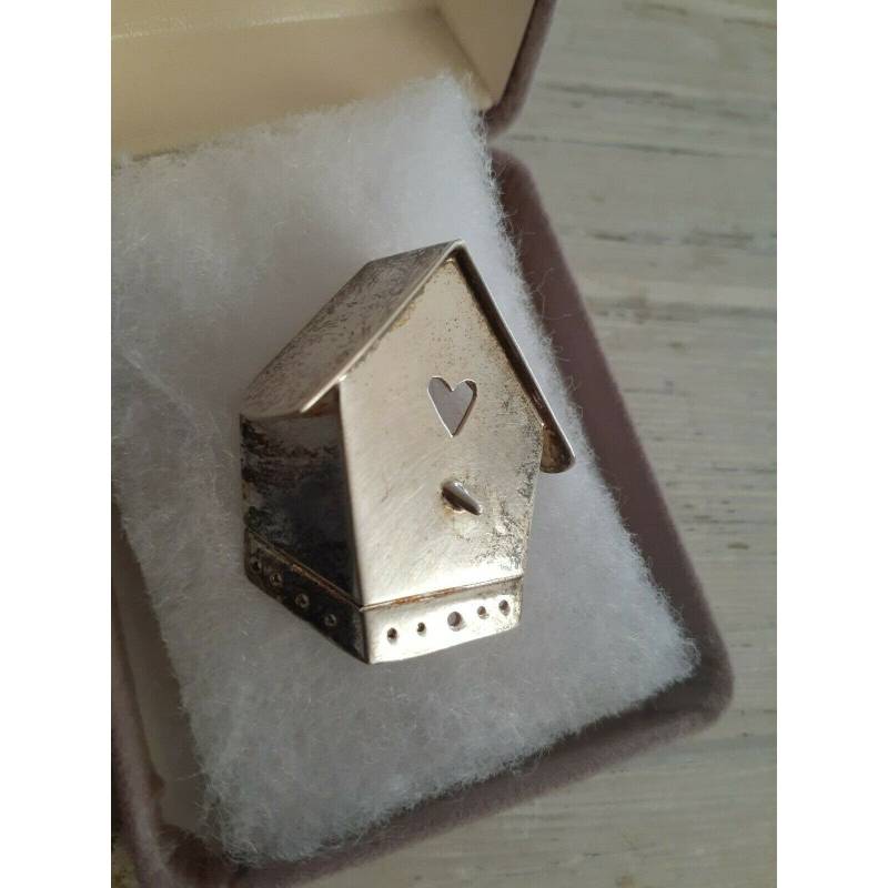 Far Fetched Signiert Sterling Silber Whimsical Birdhouse Novelty Pin Brosche Herz von ReminisceVintage