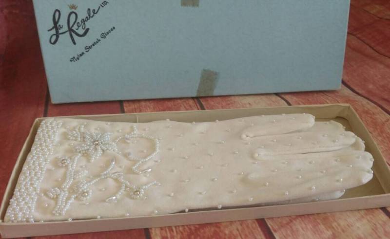 La Regale Vintage Hand Perlen Creme Faux Perle Braut Handschuhe Nos in Der Original Box Osfm La Regale Vintage Hand Perlen Creme Faux Perle Braut Handschuhe Nos in Der Original Box Osfm von ReminisceVintage