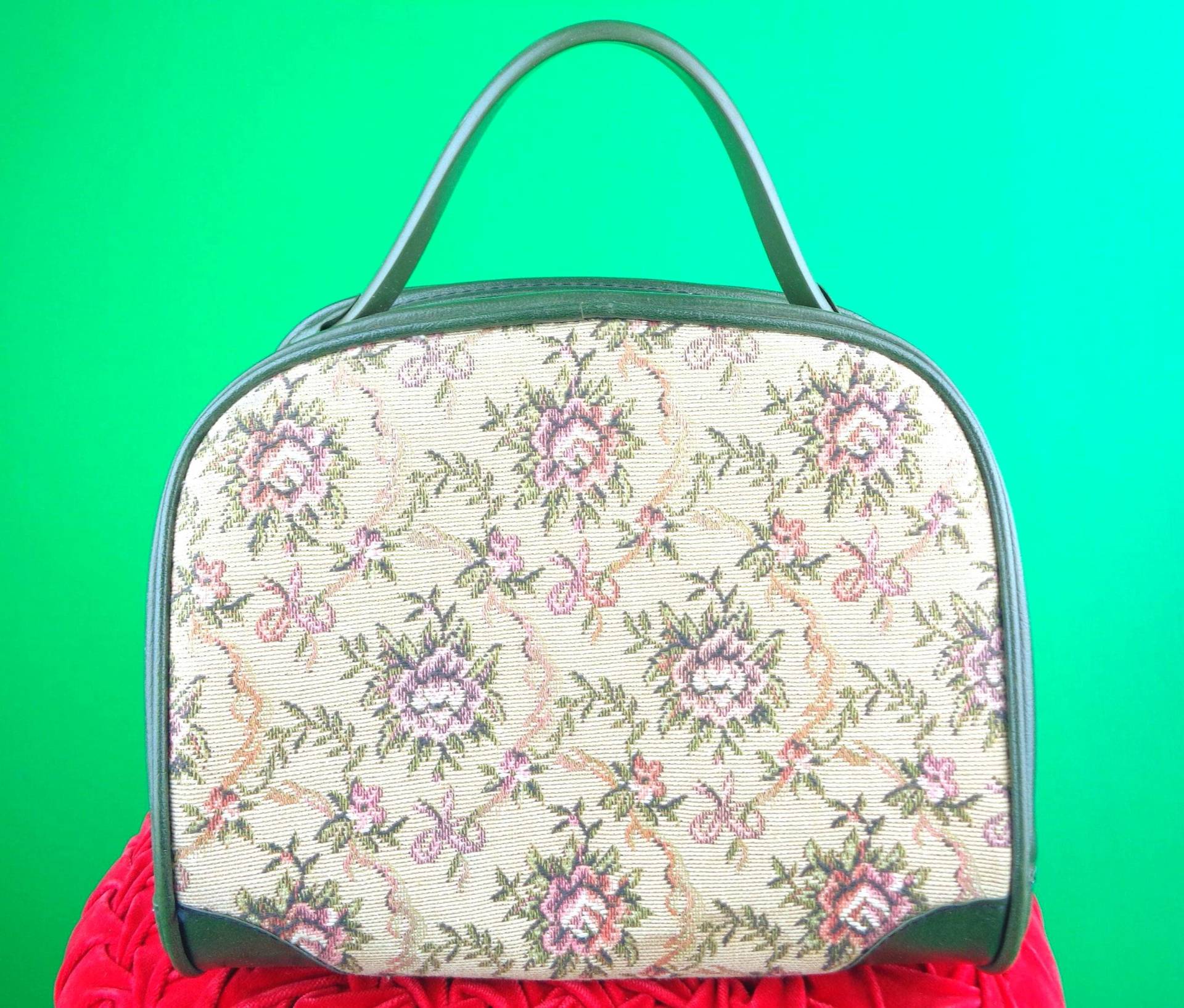 Vintage Gobelin Handtasche Florale Petit Point Henkeltasche von ReminiscingVintage