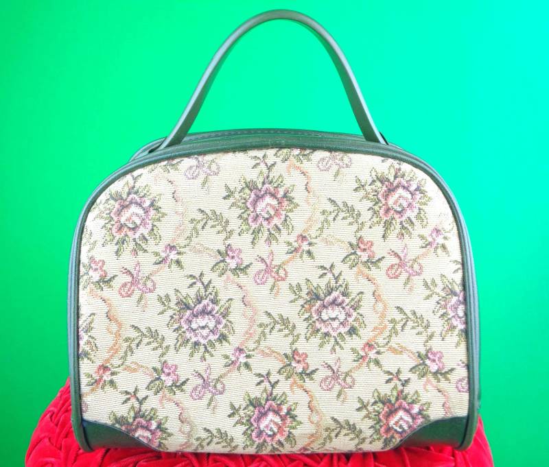 Vintage Gobelin Handtasche Florale Petit Point Henkeltasche von ReminiscingVintage