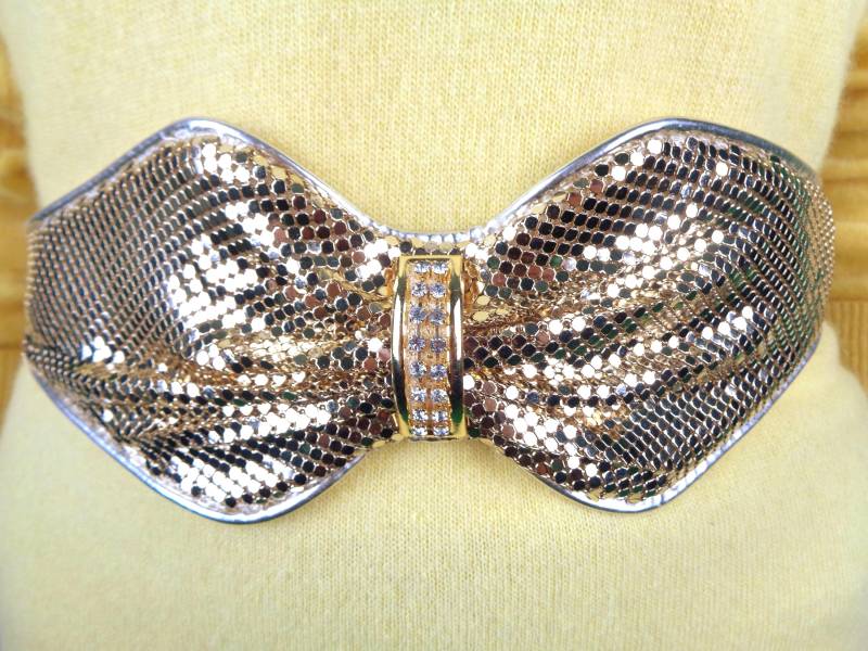 Vintage Gold Metallic Schuppen Gürtel Strass Schleife 1970S-1980S S/M Geschenk Accessoire von ReminiscingVintage