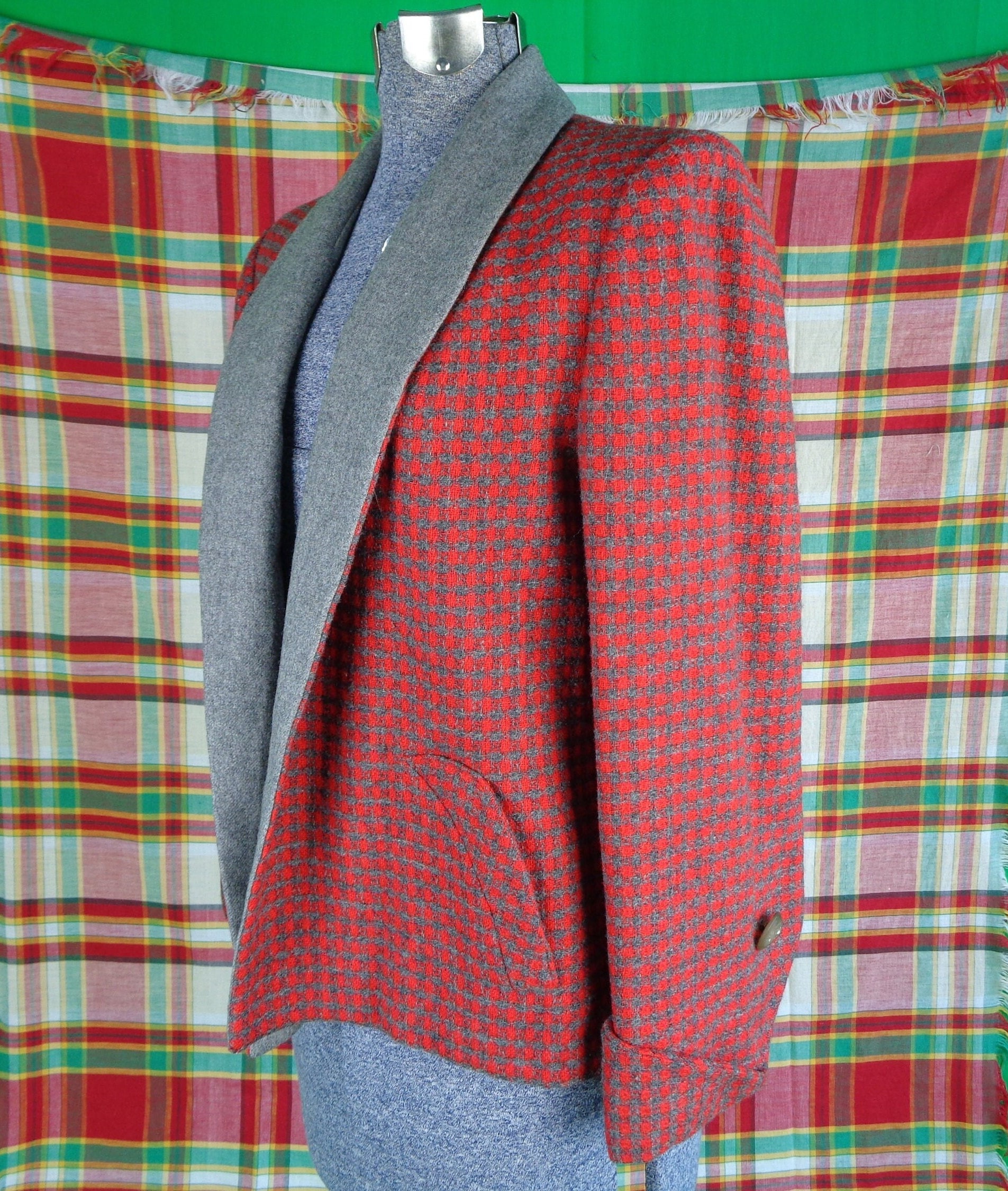 Vintage Retro Damen Mädchen Kleidung Wolle Jacke Mantel Small Medium Swing Duster Crop Bomber 1940Er 1950Er Jahre Mid Century Rot Grau Karo Handmade von ReminiscingVintage