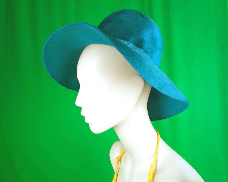 Vintage Teal Mohair Floppy Hat - 1960Er Jahre Mod Krempe Eimer Andre Designer Geschenk Accessoire von ReminiscingVintage