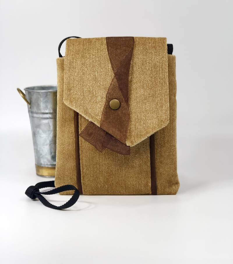 Gold Kunstsamt, Pflaume Satin Crossbody Bag/ Velour Boho Abendtasche/ Konzert Crossbody/ Unikat Geschenk Für Sie/ Limitierte Auflage Gold Kunstsamt, Pflaume Satin Crossbody Bag/ Velour Boho Abendtasche/ Konzert Crossbody/ Unikat Geschenk Für Sie/ Limitierte Auflage von RemnantsAndRescues