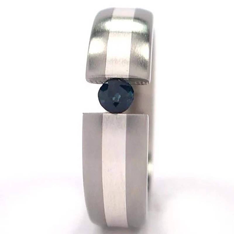 Neuer 6 Mm Titan Tension Set Ring Mit Silber Inlay, Saphir Bänder Z6Hr12G-B-Ss-Sap von RenaissanceJewelry
