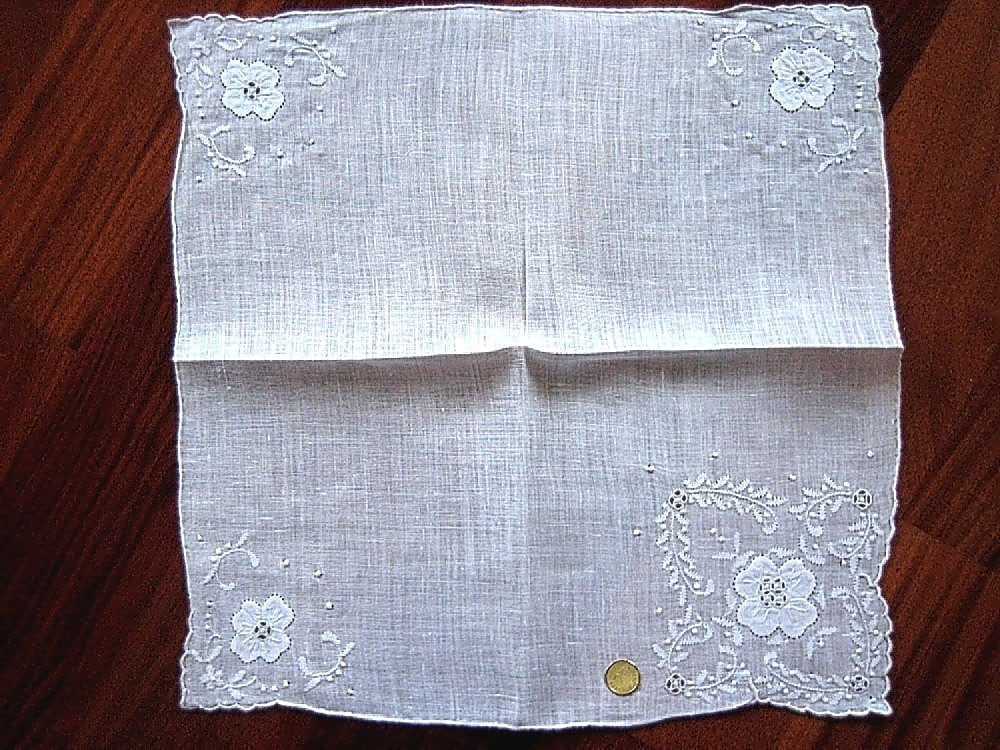 Taschentuch Vintage Neu Hochzeit Braut Weiss Leinen Bestickt Cutwork Spitze Neu Mit Etikett Taschentuch Vintage Neu Hochzeit Braut Weiss Leinen Bestickt Cutwork Spitze Neu Mit Etikett von RenaissanceProfessor