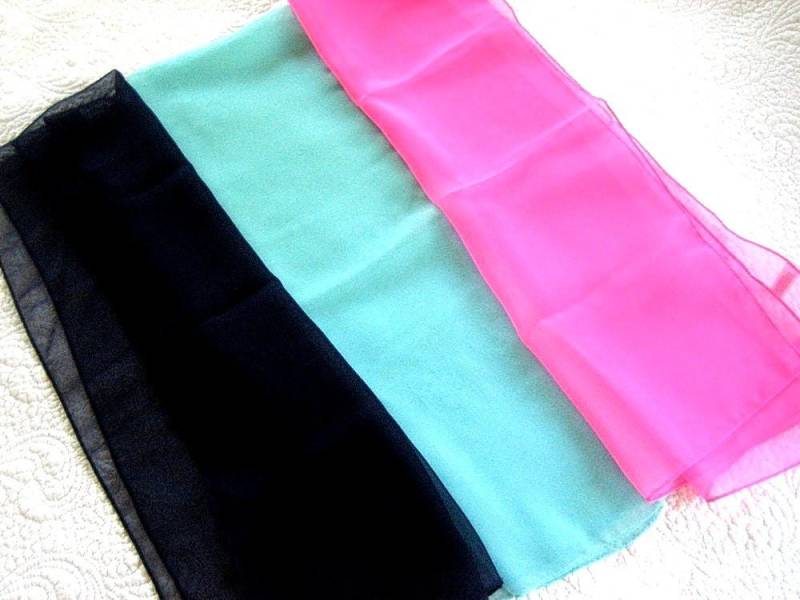 Vintage Chiffon Tuch Set 60Er Jahre Retro Halstücher, Pudel Rock Accessoire von RenaissanceProfessor