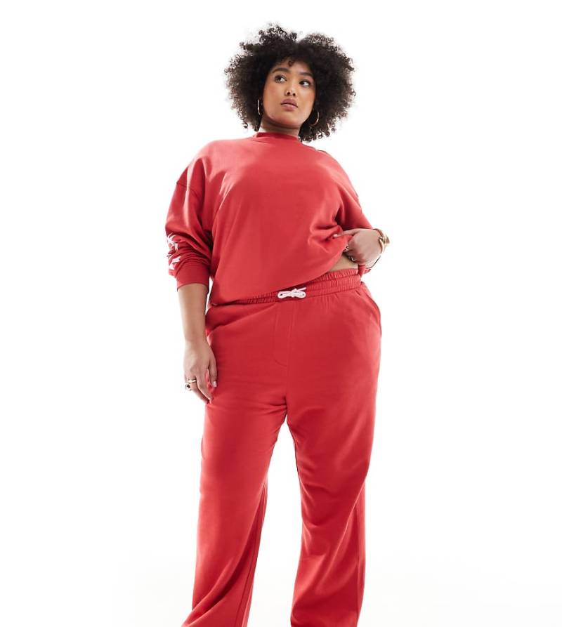 Renée Studio Plus - Exklusive Jogginghose in Rot mit farblich abgesetztem Kordelzug in der Taille, Kombiteil von Renee Studio