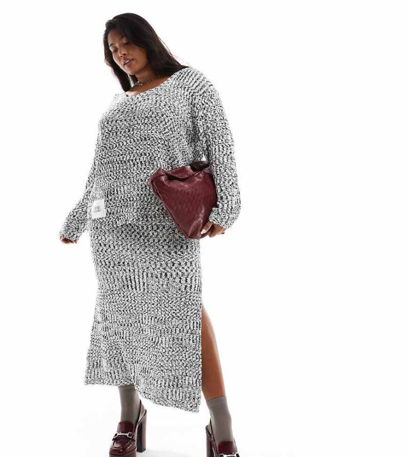 Renee Studio Plus x Holly Wynne - Exklusiver Maxi-Strickrock in meliertem Grau mit Seitenschlitz, Kombiteil von Renee Studio