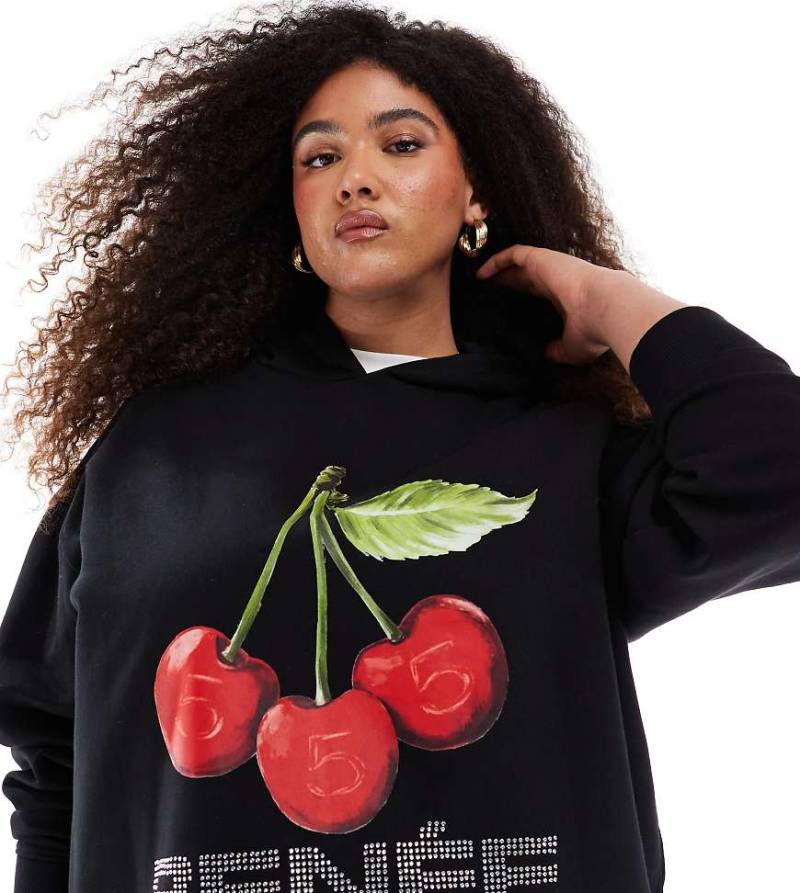 Renee Studio Plus x Michelle Nayla - Exklusiver Oversize-Kapuzenpullover in Schwarz mit Kirschmotiv und Strasslogo, Kombiteil von Renee Studio