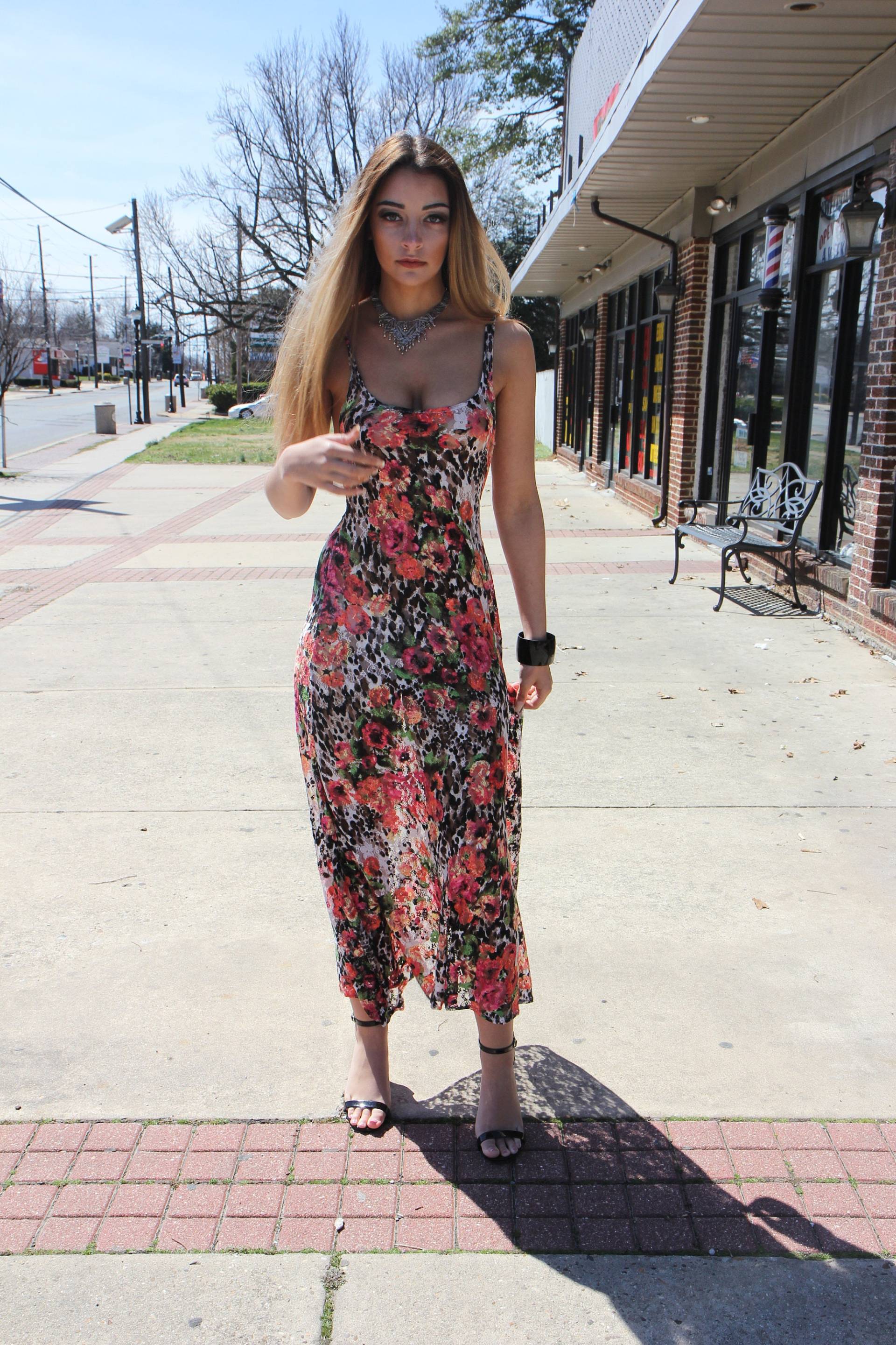 Schwarz & Pink Floral Maxi Trägerkleid Schwarz & Pink Floral Maxi Trägerkleid von ReneeFranceDesigns
