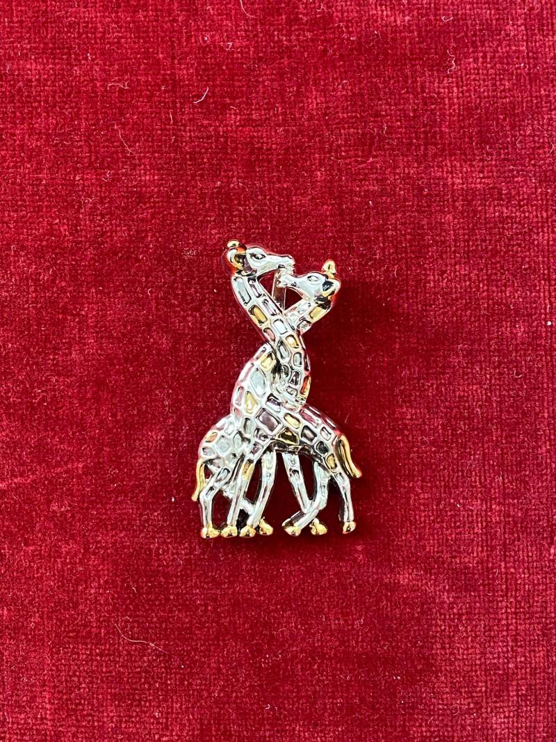 Giraffe Brosche Anhänger - C 2000 Ausgezeichneter Zustand- Signiert Best- Hängende Haken Und Pin- Entzückende Ungewöhnliche Design von ReneeSparkles