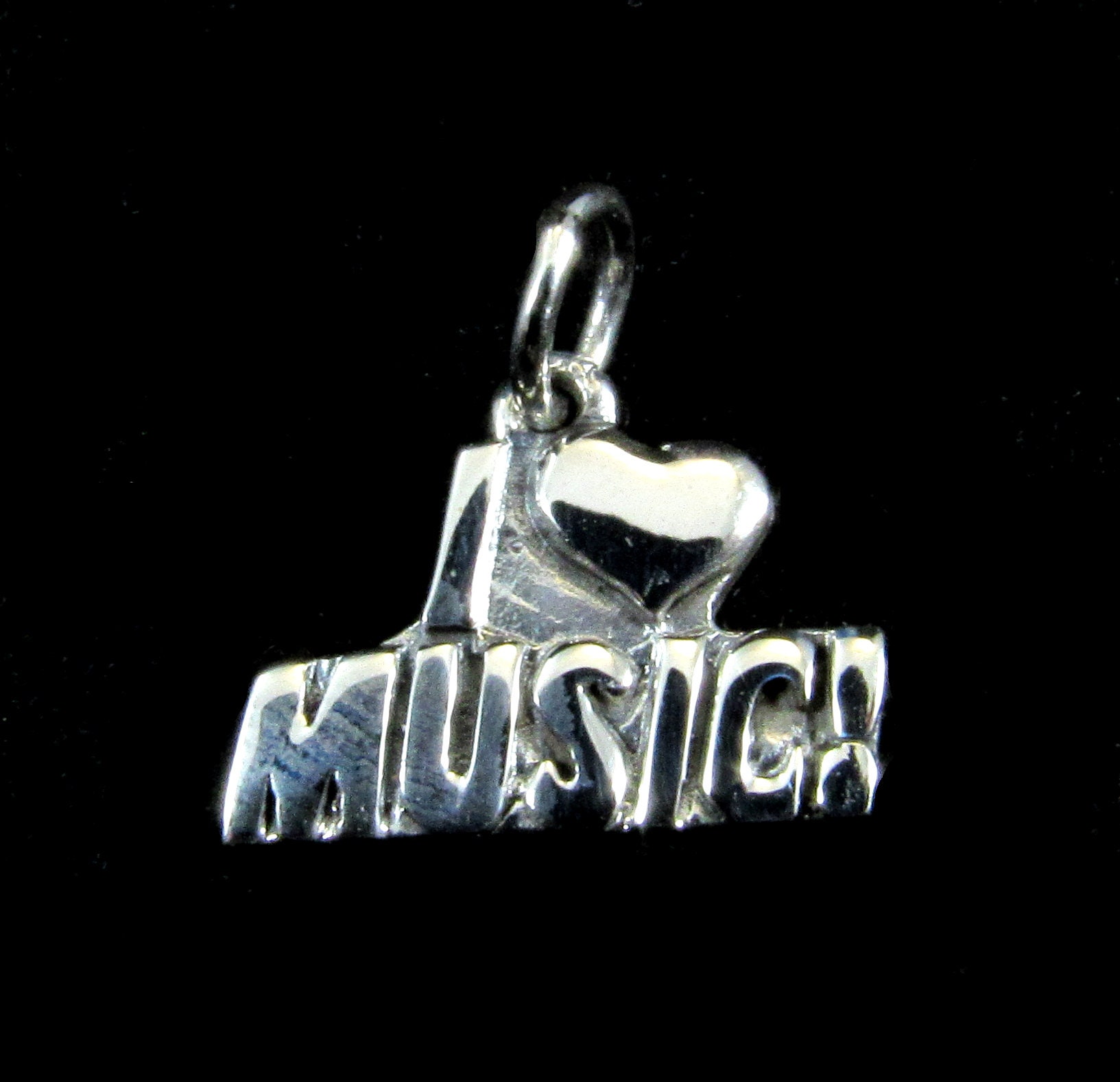 Handgefertigter Massiv 925 Sterling Silber I Herz Musik Charm, Love Anhänger von RenegadeJewelryStore