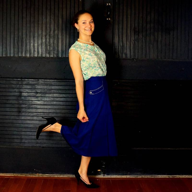 Rockabilly Betty 1950Er Jahre Vintage Rock Marine Blau Baumwolle Kleine 26 X 30 Retro 50Er Voller Flare Mid Kalb Weiß Stich Hüfttaschen Von Rockland von RenegadeRevival