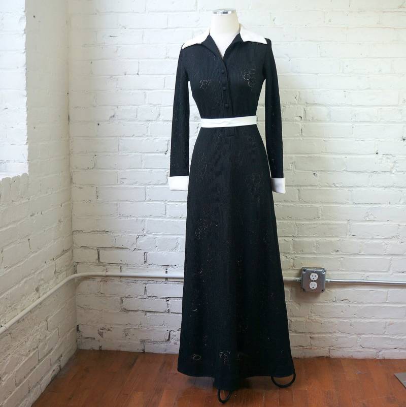 Schwarzes Maxi Kleid Off White Kragen & Bündchen Vintage 1970Er Peakaboo Ribbed Strickkleid Small Medium Bodycon Satin Borte Langes Formales Shirt von RenegadeRevival