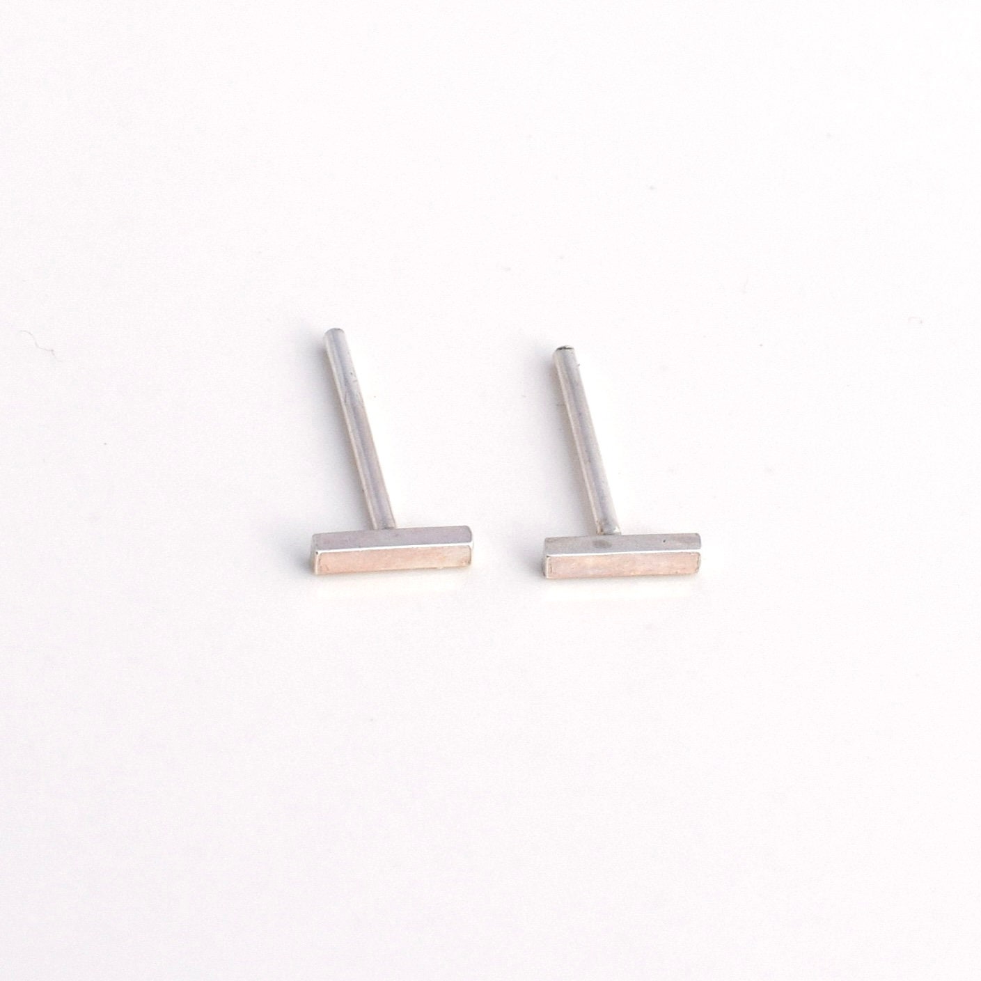 Micro Bar Ohrstecker - Sterling Silber Stapel Ohrringe Schlicht Minimalistisch Handgemacht Baby Kleine Zierliche Linie Micro Bar Ohrstecker - Sterling Silber Stapel Ohrringe Schlicht Minimalistisch Handgemacht Baby Kleine Zierliche Linie von RenegadeSilver