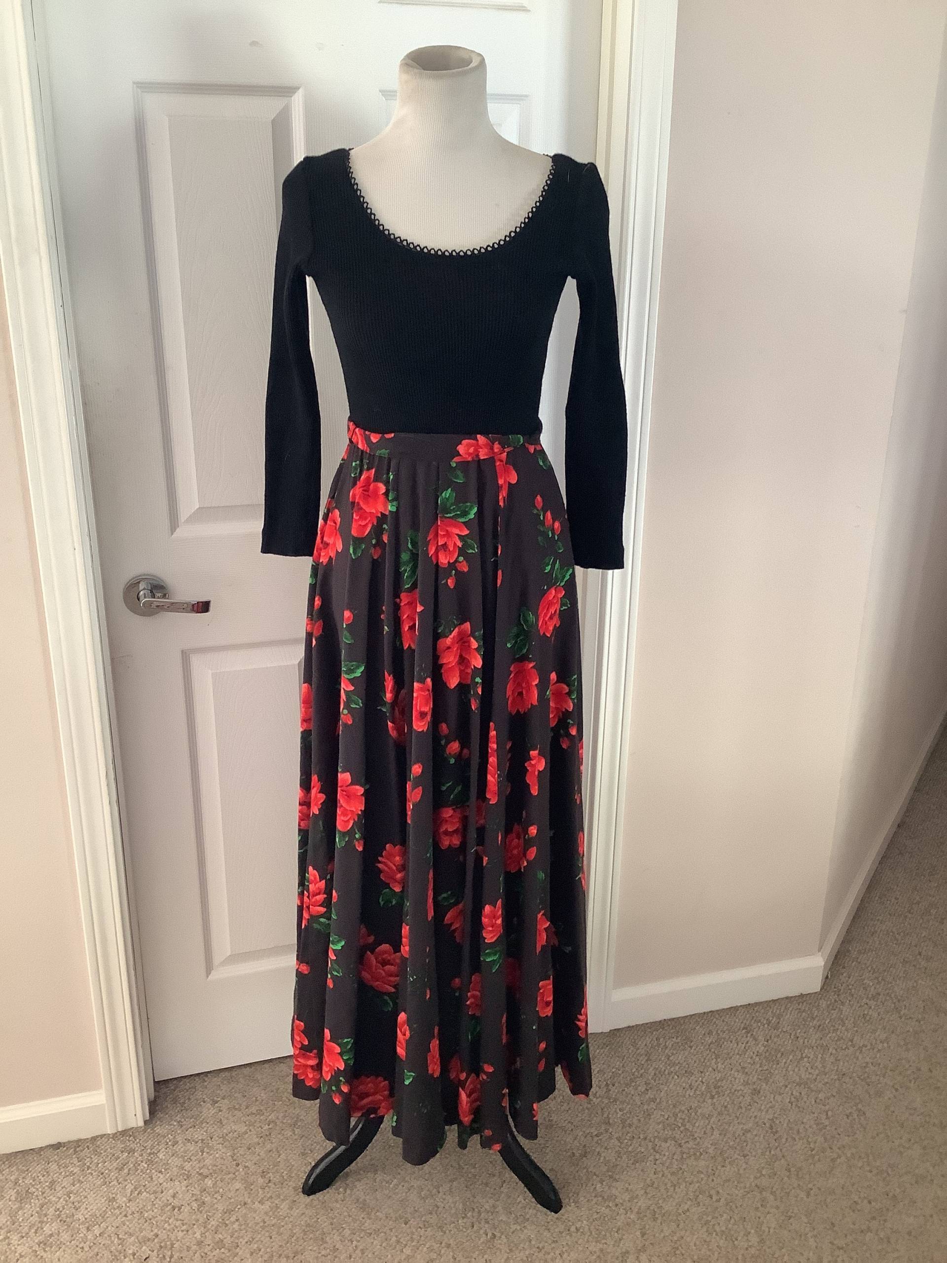 Vintage 60Er 70Er Lanz Original Schwarz Strick Rose Floral Maxi Groovy Kleid Gr.s-M von RenewedFashions