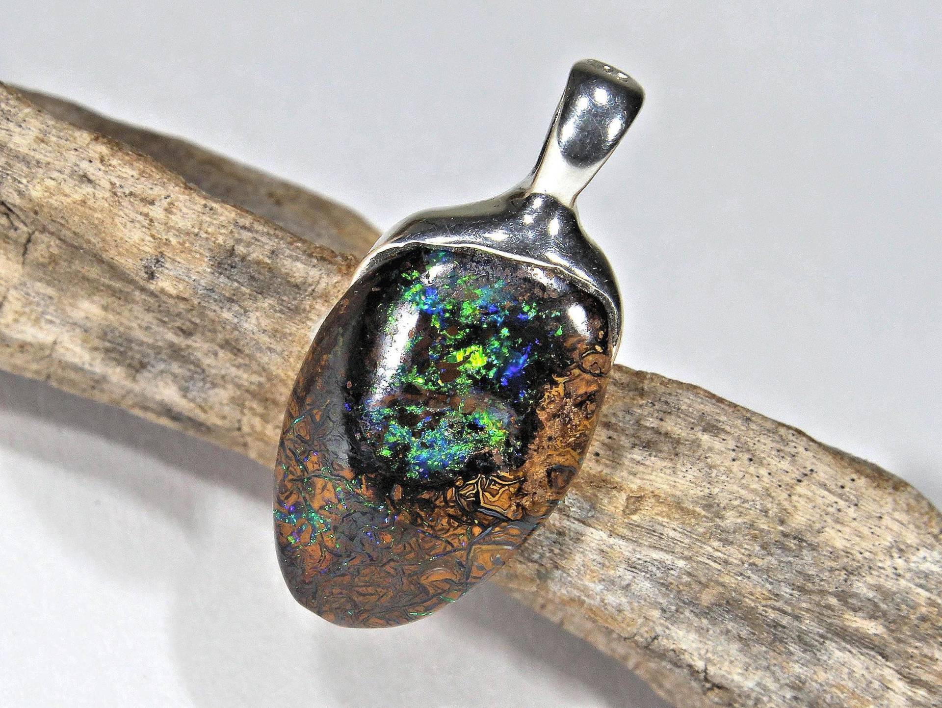 Boulder Opal Anhänger - Neon Blau Grün Handgefertigte Sterlingsilber Fassung Opalanhänger Queensland Boulder Opal Anhänger - Neon Blau Grün Handgefertigte Sterlingsilber Fassung Opalanhänger Queensland von ReniJaniDesign