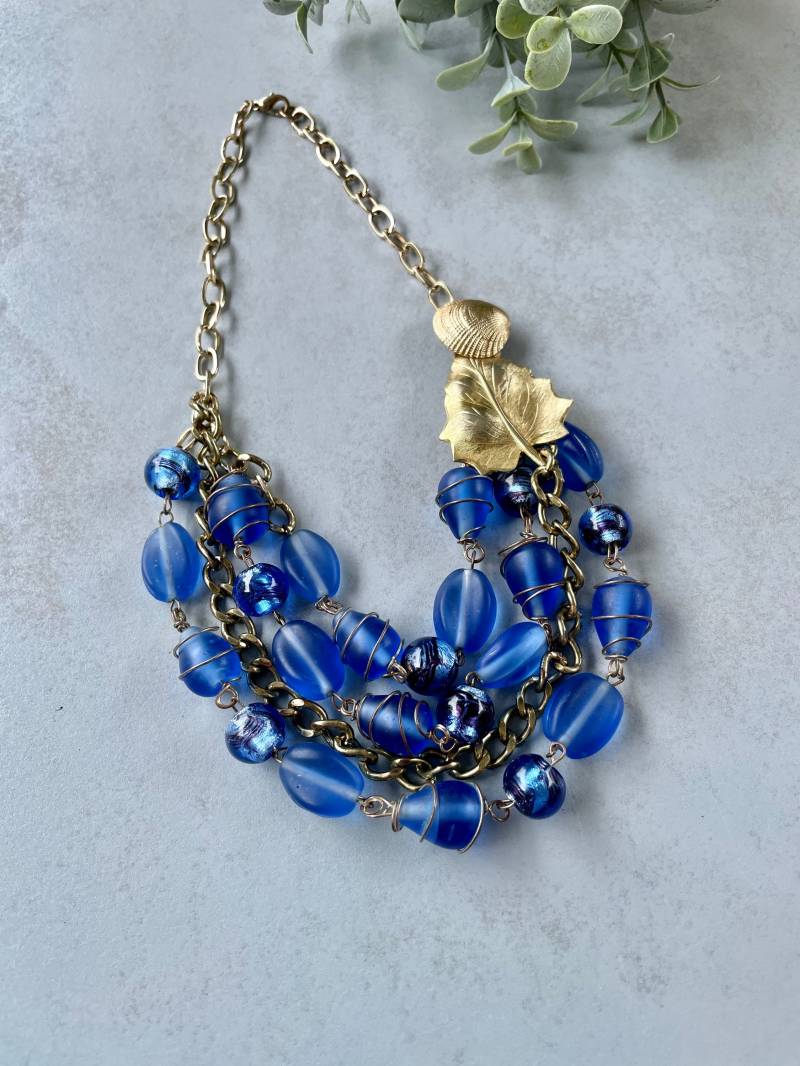 Blau Und Gold Multistranded Perlen Umfunktionierte Halskette Mit Metalldraht Detail | Vintage Broschen Blau Und Gold Multistranded Perlen Umfunktionierte Halskette Mit Metalldraht Detail | Vintage Broschen von RenovatedRETRO