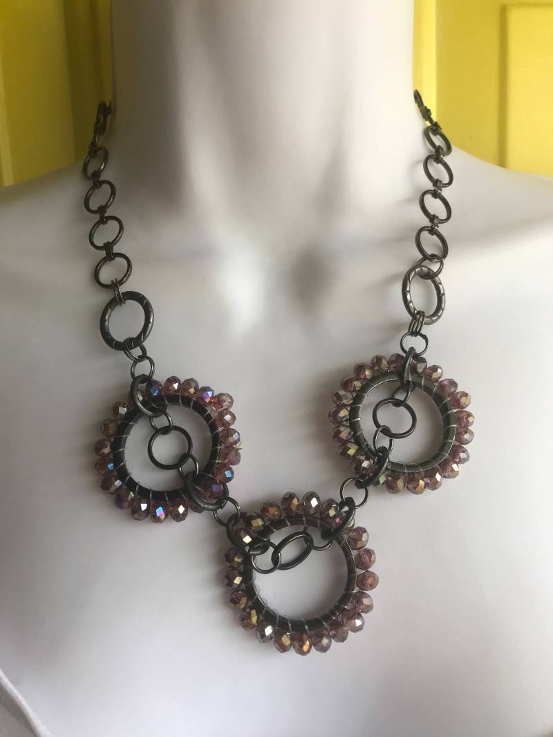 Lila Kreis Halskette Mit Recycling-Kette Und Materialien Lila Kreis Halskette Mit Recycling-Kette Und Materialien von RenovatedRETRO