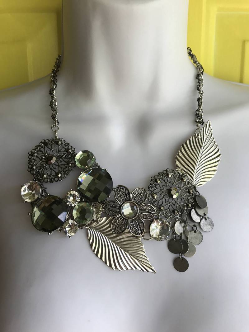Upcycled Handgemachte Glamour Statement Halskette/Unikat Strass Trachtenschmuck Upcycled Handgemachte Glamour Statement Halskette/Unikat Strass Trachtenschmuck von RenovatedRETRO