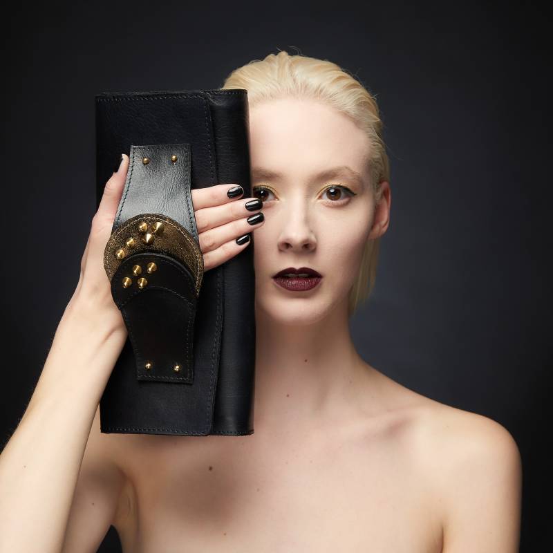 Schwarze Leder Clutch Bag, Nieten Party Clutch, Moderne Luxustasche, Ledertasche, Statement Tasche, Abendtasche Schwarze Leder Clutch Bag, Nieten Party Clutch, Moderne Luxustasche, Ledertasche, Statement Tasche, Abendtasche von Renush