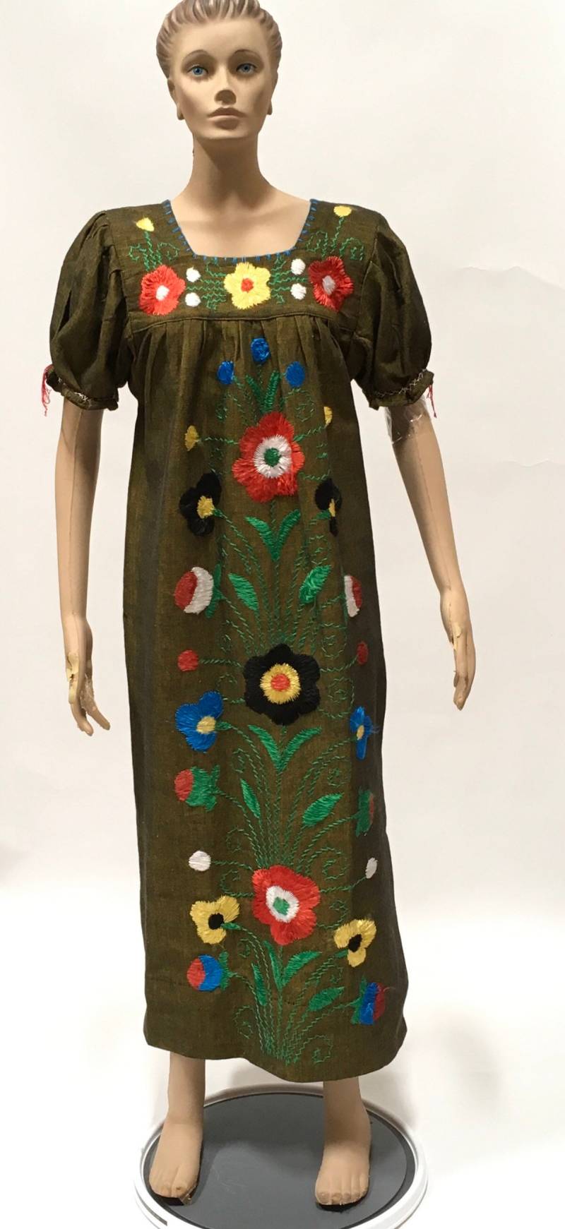 Ethno Kleid Handbestickt Floral Maxi Frock Vintage von ReoccuringDreams